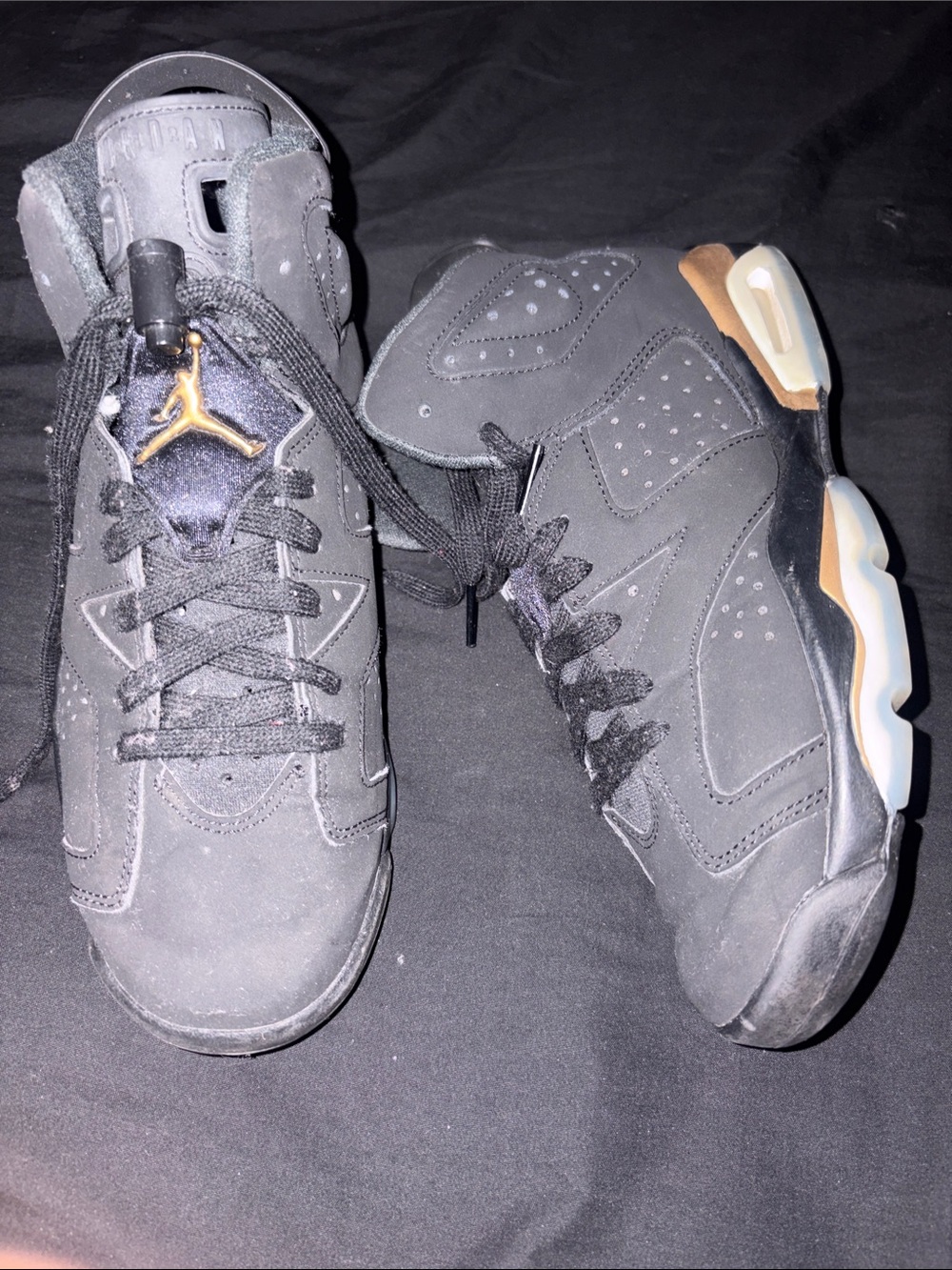 Jordan Men's Black and Gold Athletic Basketball Shoes